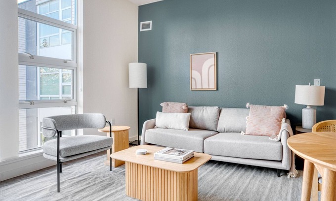 Southwest Berkeley Apartamento | Sunlit Berkeley 1BR w/ Gym, Roof & W/D, nr Amtrak, by Blueground