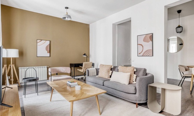 Chueca Apartamento | Sunlit Chueca 2BR nr city center, by Blueground
