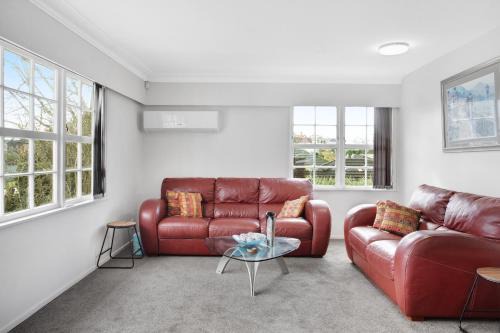 Greenlane - Ellerslie Casa | Sunlit Glow Home with Parking and Air-con