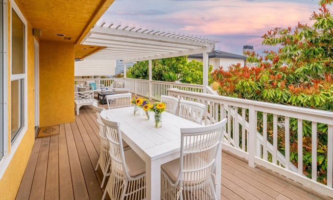 Village of La Jolla Casa | Sunlit La Jolla Village Gem with Peak Ocean Views!