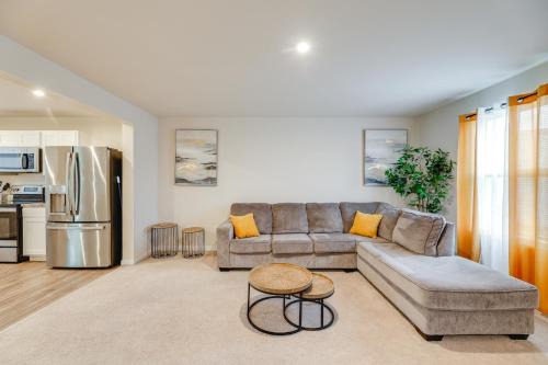 Milford Casa | Sunlit Milford Townhome Less Than 2 Mi to Riverwalk!