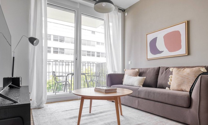 Tiergarten Apartamento | Sunlit Mitte 1BR nr Potsdamer Platz, by Blueground