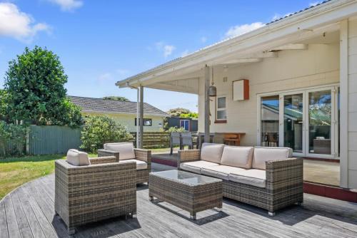 Te Horo Beach Casa | Sunlit Retreat - Te Horo Beach Holiday Home