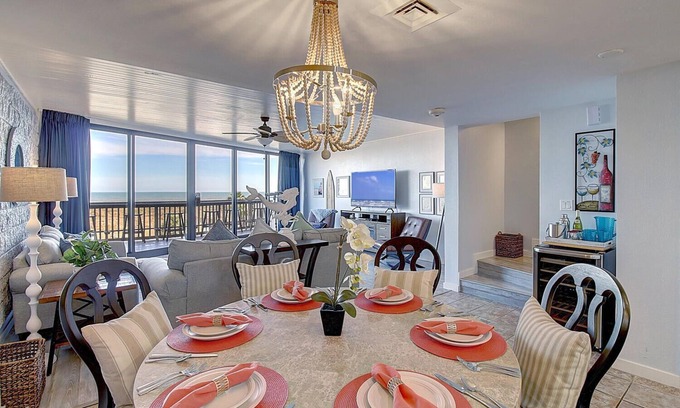 Port Aransas Condominio | Sunlit Seas, Poolside Breeze | Beach Boardwalk | MP305
