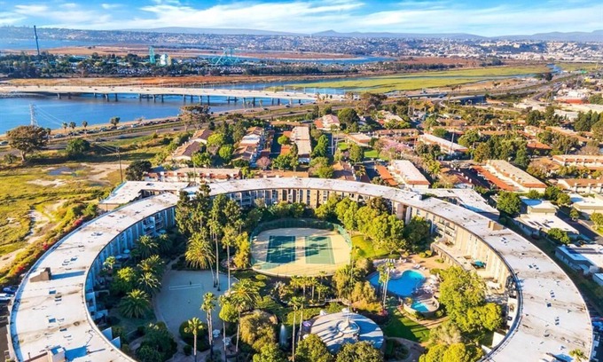 Point Loma Heights Condominio | Sunny 1 BR | W/D | Pool | Resort Amenities