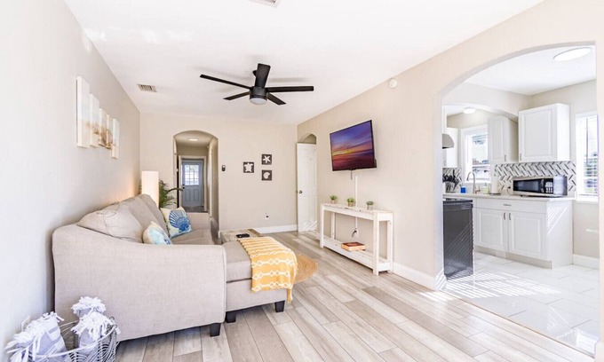 Clearwater Apartamento | Sunny 2/1 Condo Close to Clearwater Beach
