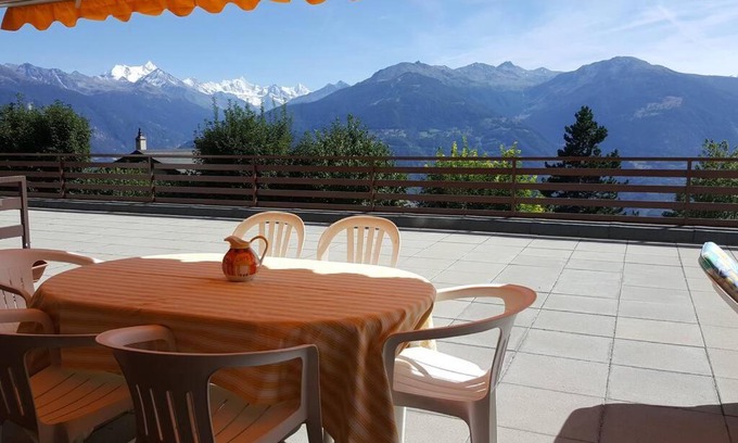 Randogne Apartamento | Sunny 2 BR w large terrace, stunning views & pool