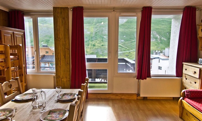 Val Claret Apartamento | Sunny 25 m2 holiday apartment suitable for 4 people. Ski-in ski-out.