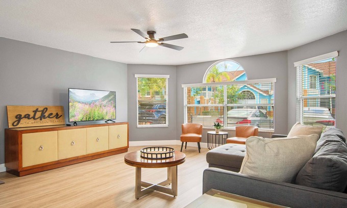 Kissimmee Condominio | Sunny 3BR Kissimmee Condo with Pool Clubhouse Gym and Minutes to Disney