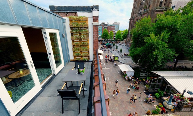 Eindhoven City Center Apartamento | Sunny 45m² Penthouse with Balcony and Terrace in Eindhoven