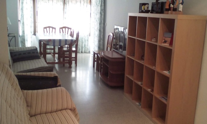 Santa Pola Apartamento | Piso céntrico espacioso y soleado, servicios a tres minutos a pie, vista al mar