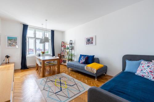 Zizkov Apartamento | *SUNNY and STYLISH* Apt with BALCONY near TV Tower