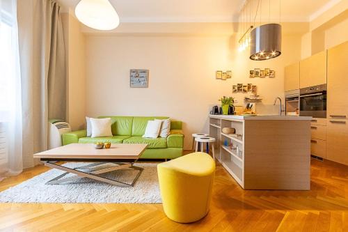 Vrsovice Apartamento | Sunny apartment