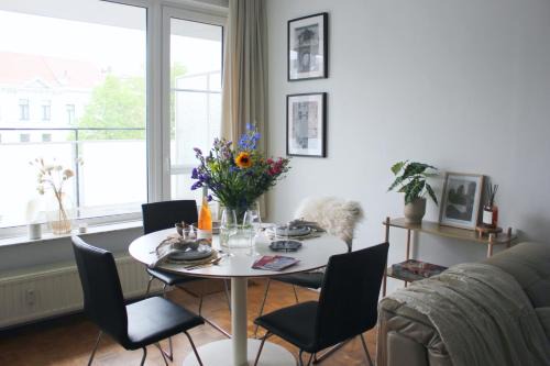 South Antwerp Apartamento | Sunny Apartment - Zuid Retreat 1BR Apartment near Scheldt River