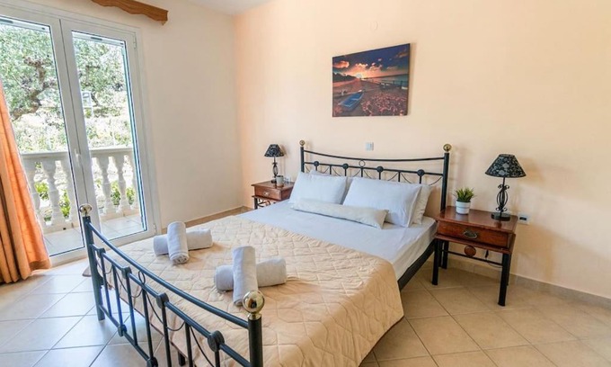 Amoudi Apartamento | Sunny Aprt at Klelia Cottage