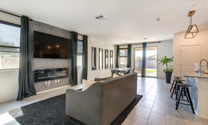 Glendale Casa | Sunny Arizona Escape with Patio, Grill and Fireplace!