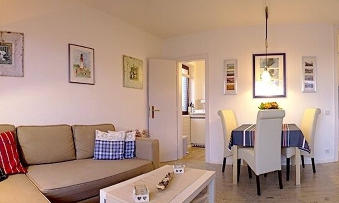 Busum Apartamento | Balcón soleado, a 200 metros de la playa de arena / para perros * WiFi *