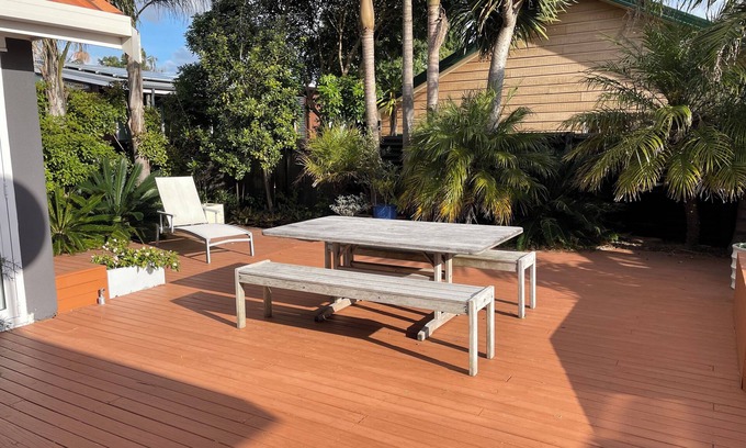 Mount Maunganui Casa | Sunny beach house in central Mount location