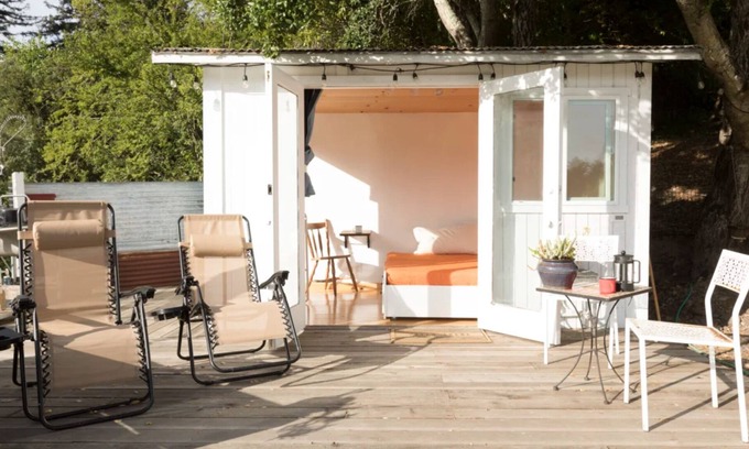 Santa Cruz Casa | Sunny bungalow with deck