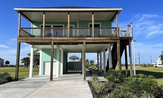Pointe San Luis Casa | Sunny Catalina, family friendly 10 minutes walk from private beach