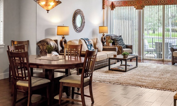 Redmond Casa | ☀️ Sunny Central Or. Creekside Water Front 🦮 Friendly Townhome @ Eagle Crest