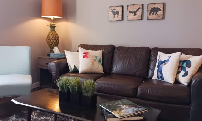 Sarnia Apartamento | Sunny Centrally Located Apartment