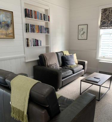 Invermay Casa | Sunny Character 1800's Cottage