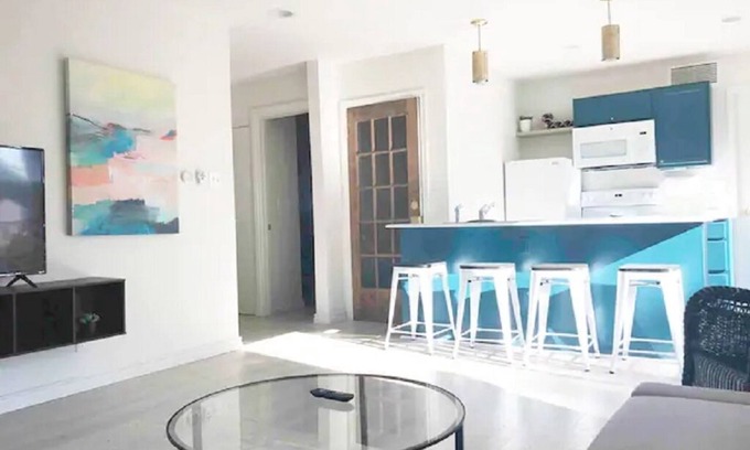 Roseville Apartamento | Sunny city aprtment.