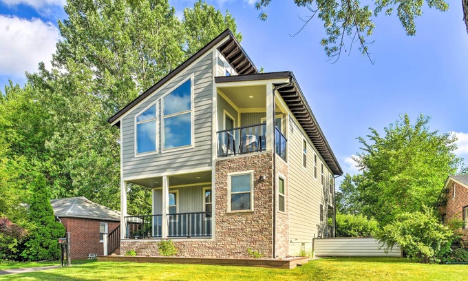 Clawson Casa | Sunny Clawson Home w/ Yard - Walk to Main St!