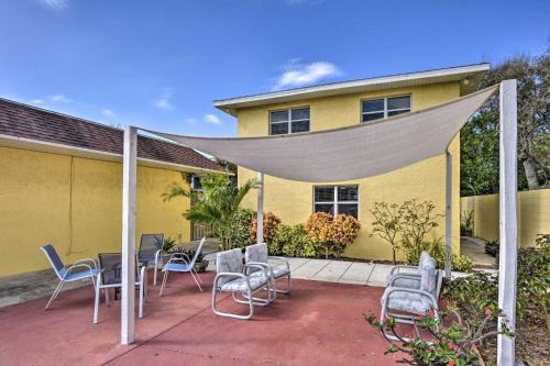 Cocoa Beach Casa | Sunny Cocoa Beach Escape with Bikes, Walk to Beach