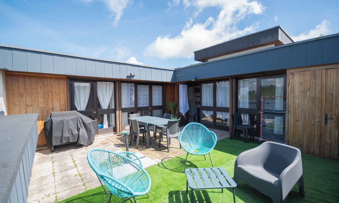 Vernet-la-Varenne Casa | Sunny cottage 50 m from a lake