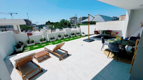 Municipio 2 Apartamento | Sunny Courtyard Sleeps 4 with Parking