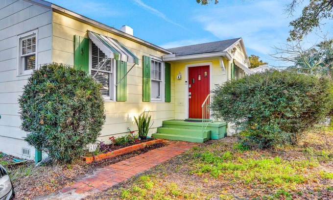 Tampa Casa | Sunny, dog-friendly central cottage with fenced yard & updated interior