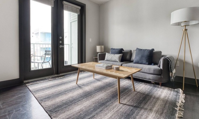 Chestnut Apartamento | Sunny East Austin 1BR w/ Pool, Gym & W/D, nr restaurants, by Blueground