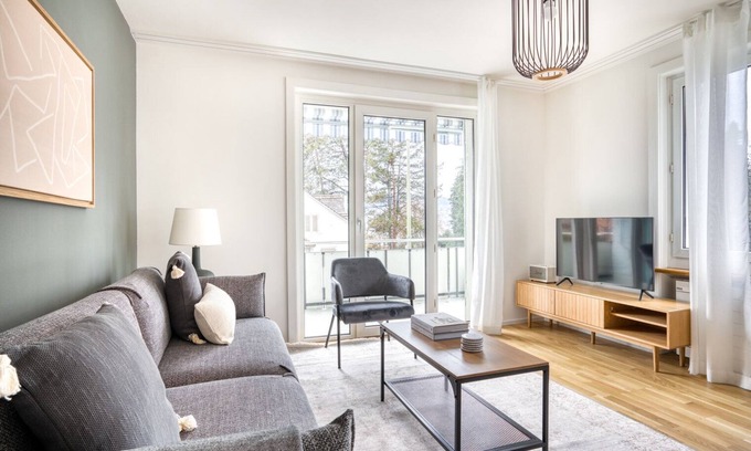 Meilen District Apartamento | Sunny Erlenbach 3.5 Room w/ Storage, 3 min to Market, by Blueground