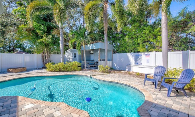 Seminole Apartamento | Sunny Escape-Heated Pool