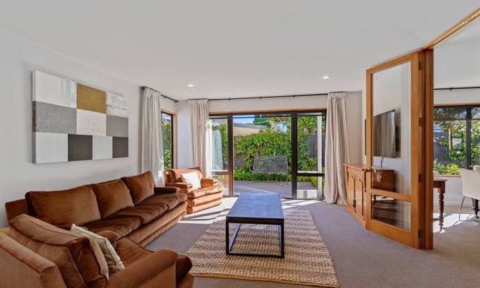 Merivale Casa | Sunny Family Home on Garden