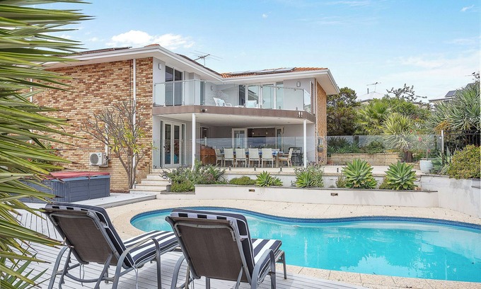 Hillarys Casa | Sunny Family Retreat with Pool & Balcony