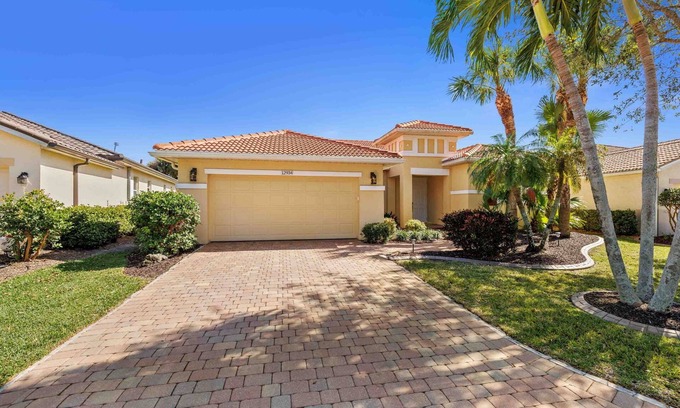 Timber Ridge Casa | Sunny FL home! Beautiful pool setting! Close to Beaches! Peaceful neighborhood!
