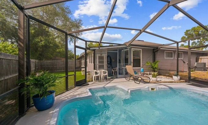 Arlington Casa | Sunny Florida home with a pool