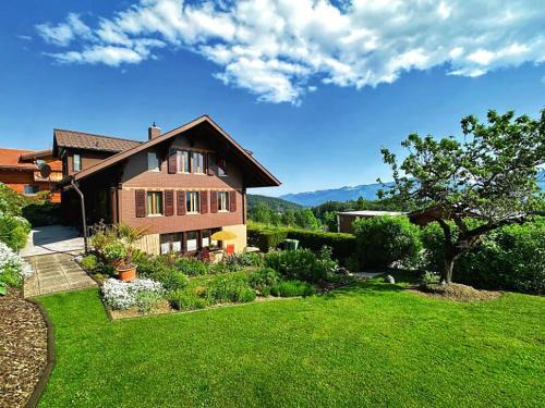 Aeschi bei Spiez Apartamento | Sunny Garden - Charmantes Chalet mit Aussicht