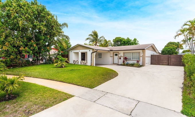 Lauderdale Lakes Casa | Sunny Goldie in Lauderdale Lakes