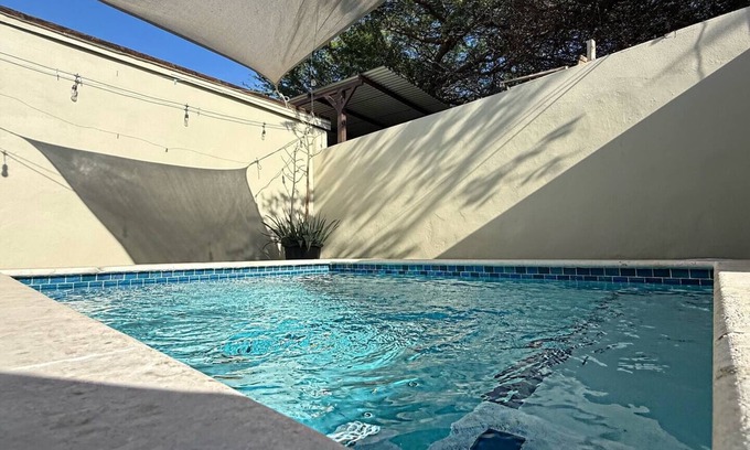 Alto Vista Casa | Sunny Island Stay with Private Pool - Palm Beach by LUCHA