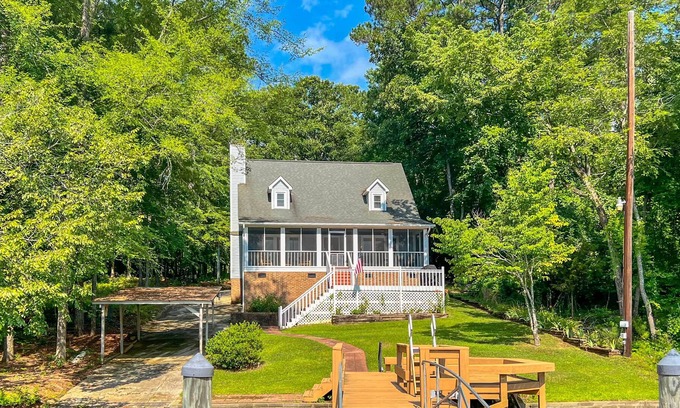 Prosperity Casa | Sunny Lakefront Escape in Prosperity w/ Dock!