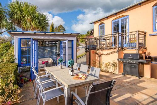 Kelvin Heights Casa | Sunny Lakeview Villa