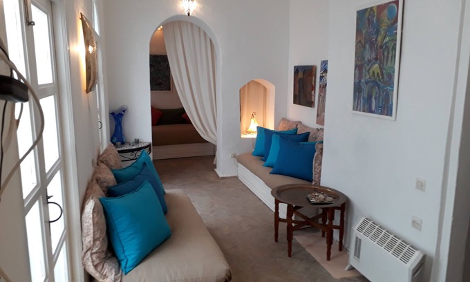 Medina Casa | Sunny Medina House-Covered Chill Patio-2-4 Persons