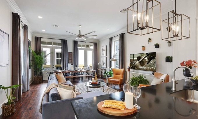 Bywater Casa | Sunny, Midcentury Luxury Home, near French Quarter