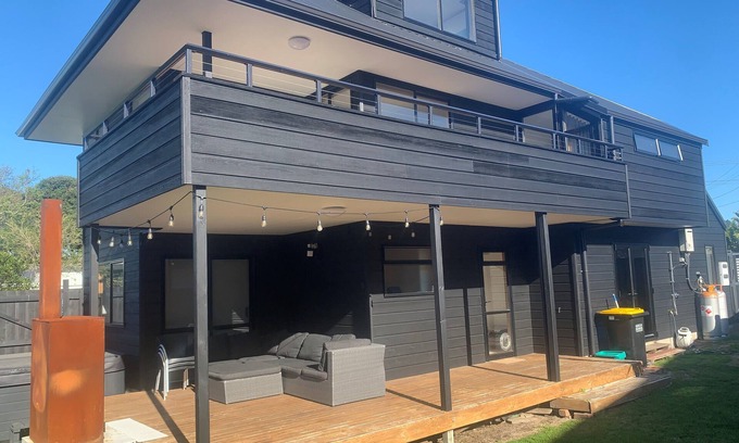 Whangamata Casa | Sunny Modern Beach House 5 minutos a pie de Surf Club