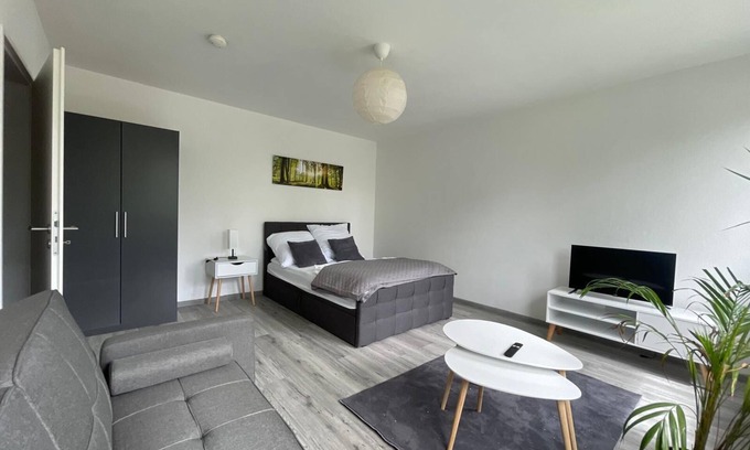 Lebenstedt Apartamento | Sunny modern furnished apartment in the heart of Salzgitter - all-inclusive!