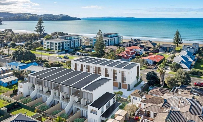 Orewa Casa | Sunny Orewa Beachside Townhouse